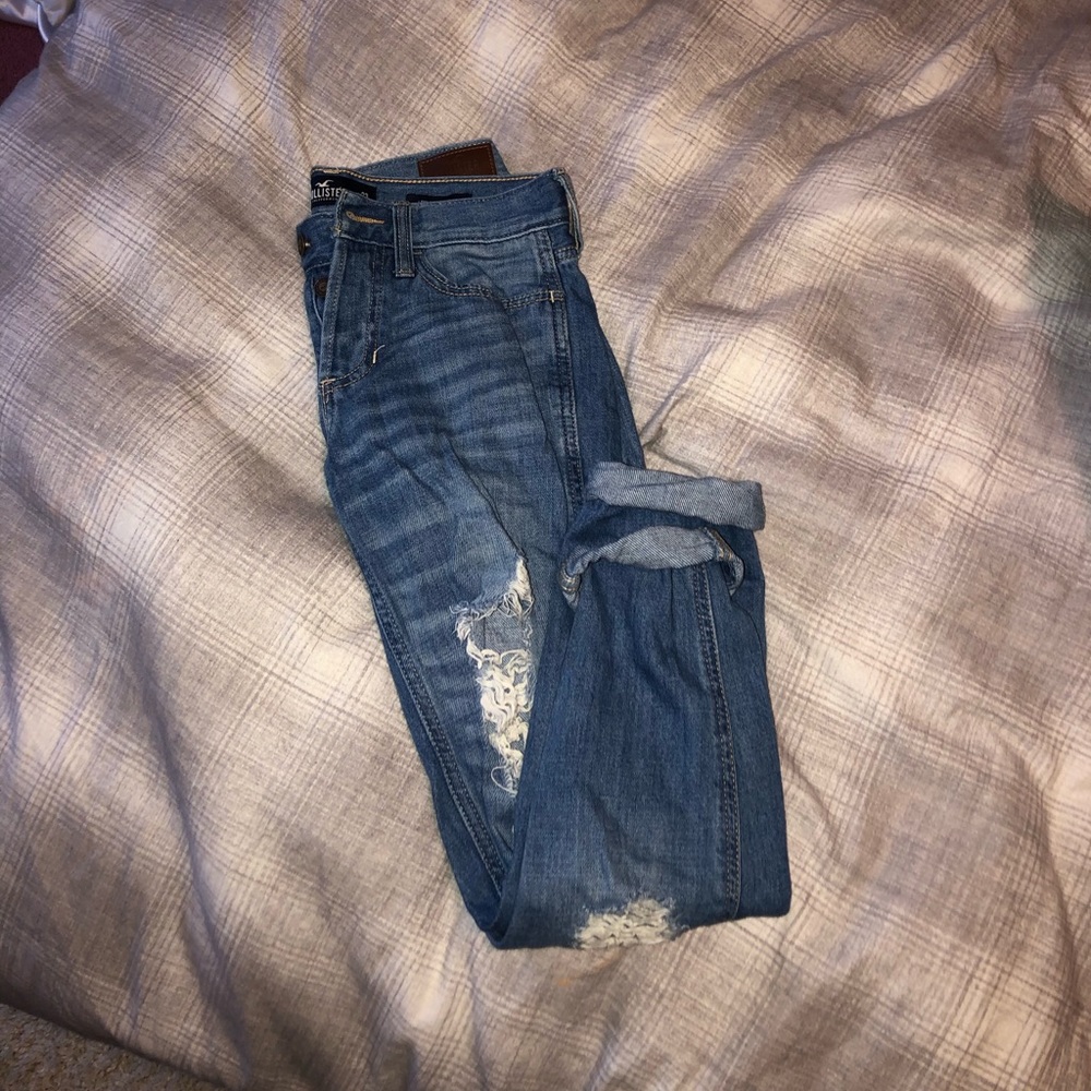 Low rise Hollister distressed boyfriend jeans